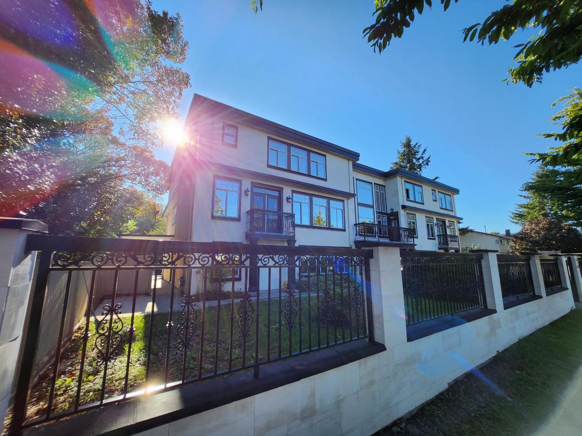 Empress Madani Palace Hotel Surrey Dış mekan fotoğraf