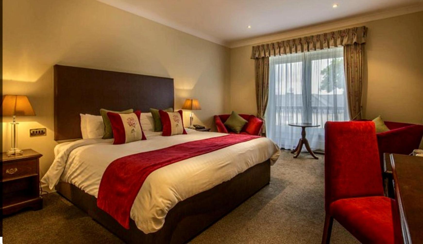 Empress Madani Palace Hotel Surrey Dış mekan fotoğraf