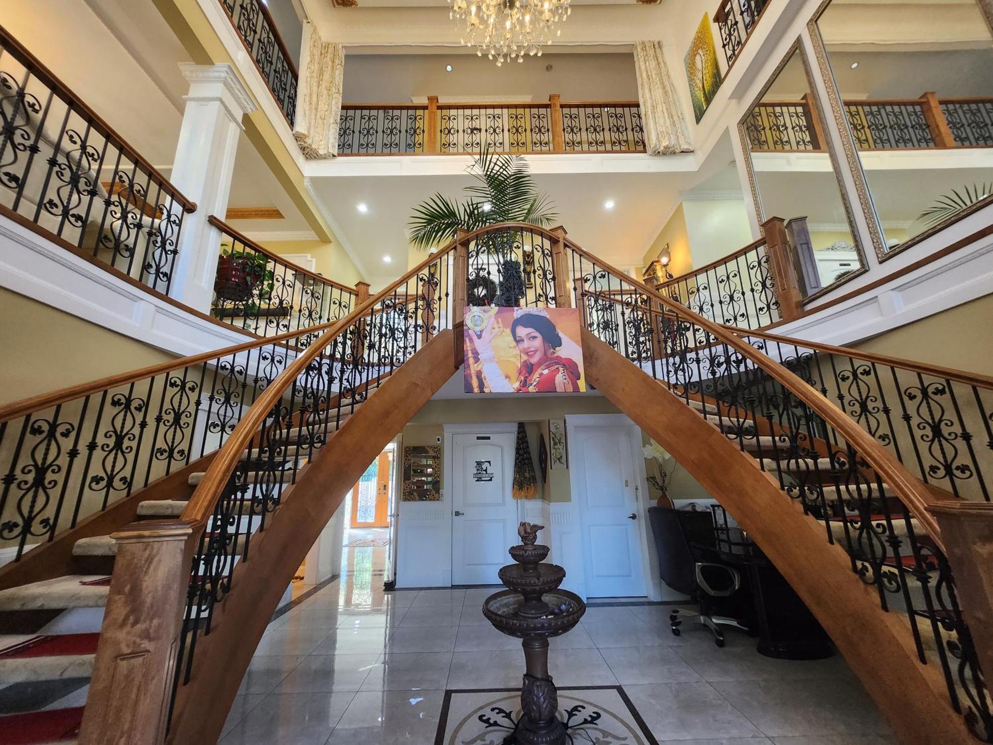 Empress Madani Palace Hotel Surrey Dış mekan fotoğraf