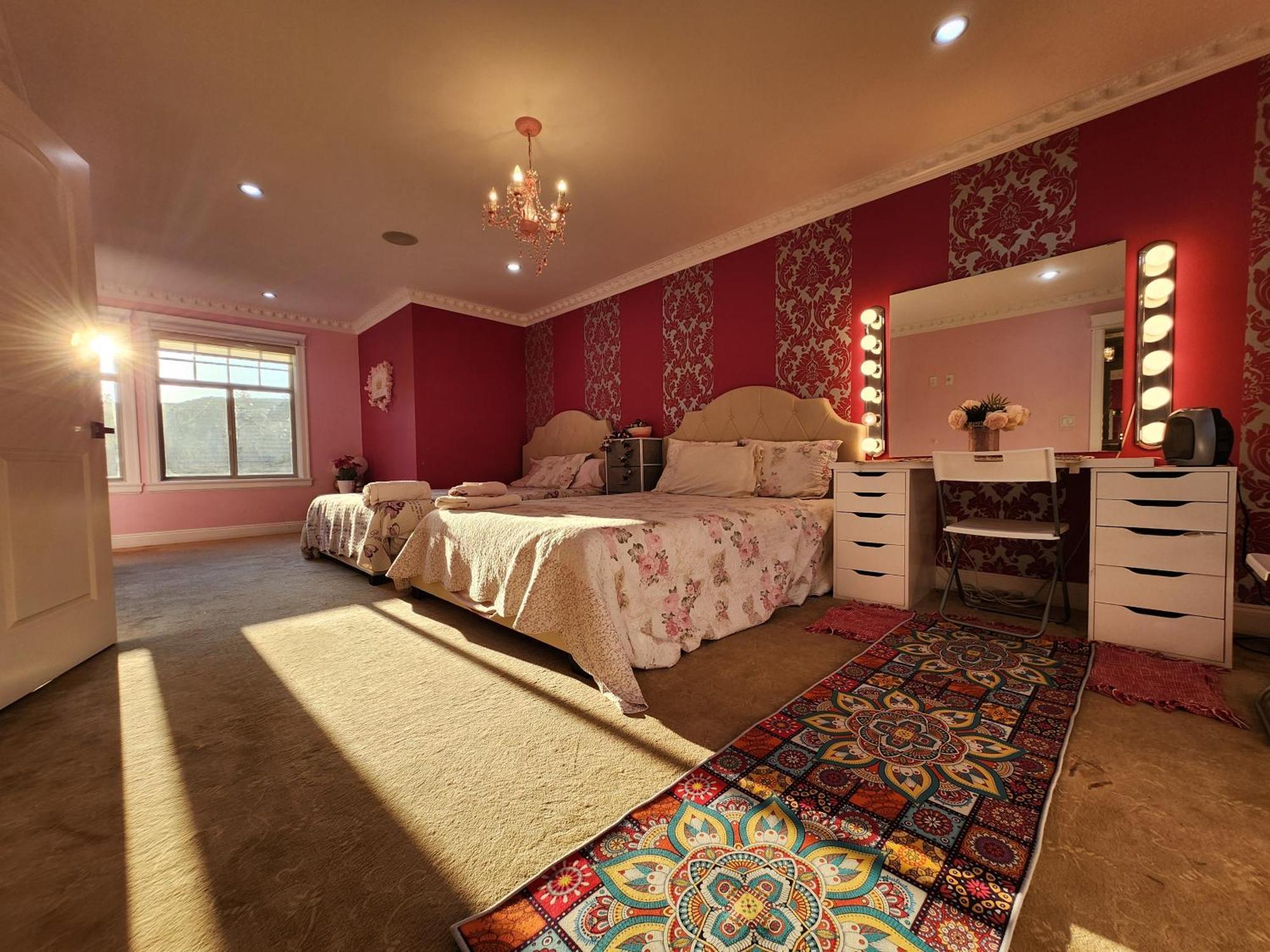 Empress Madani Palace Hotel Surrey Dış mekan fotoğraf